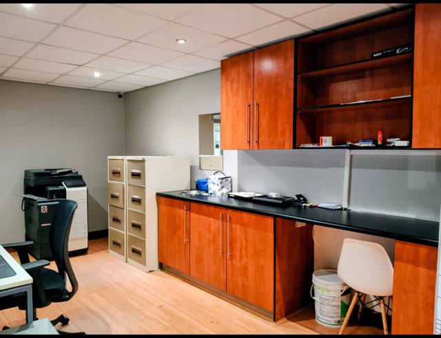 84M² OFFICE FOR SALE IN JEFFREYS BAY CENTRAL